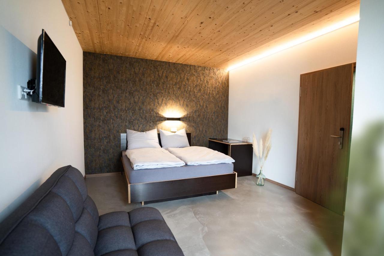 Motel Q Zimmern ob Rottweil Экстерьер фото