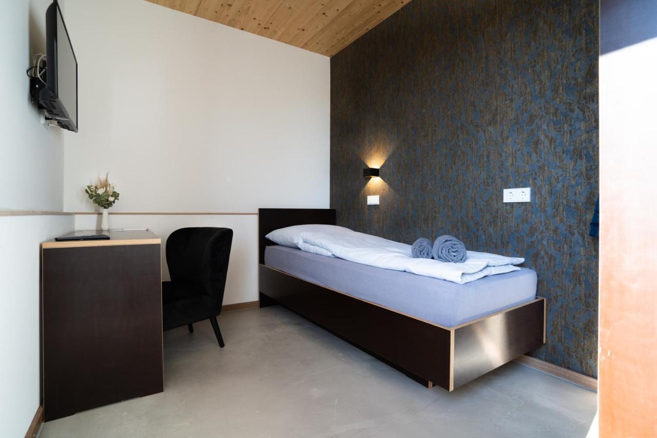 Motel Q Zimmern ob Rottweil Экстерьер фото